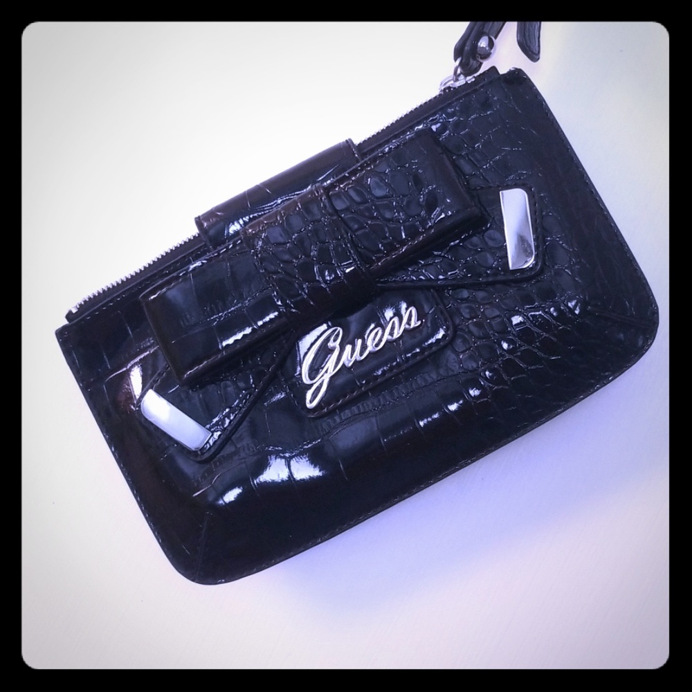 Guess Wristlet